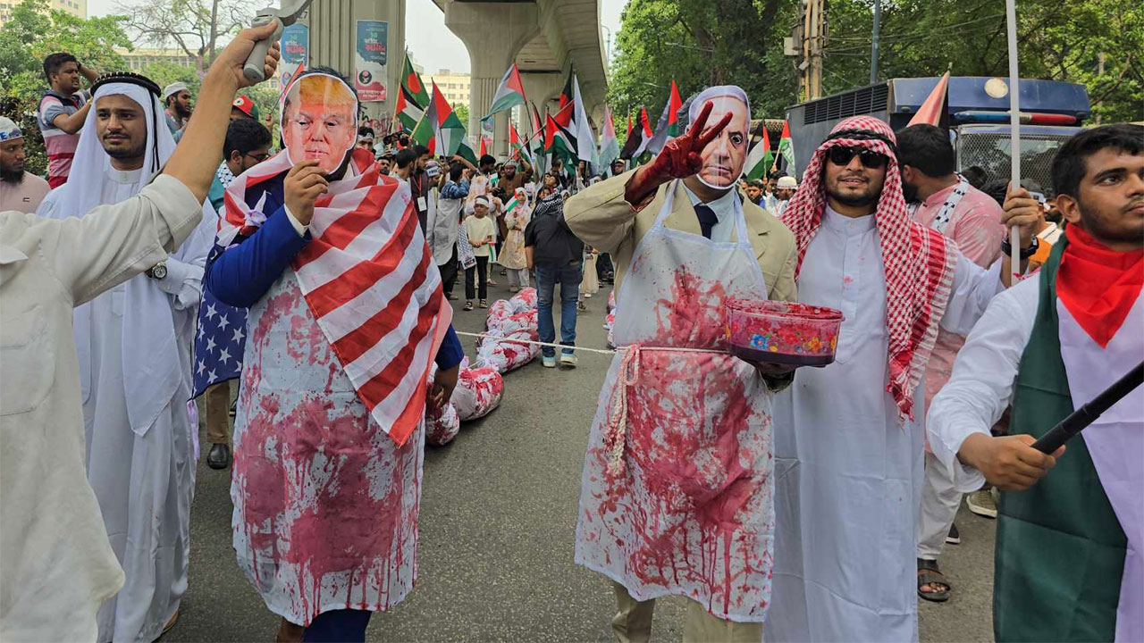 ঢাকার রাস্তায় ট্রাম্প-নেতানিয়াহু, হাতে রক্তের দাগ!